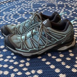Salomon Waterproof Hiking Shoes Size 9